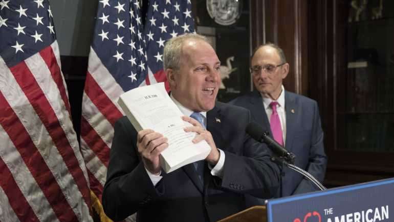 «Στον αέρα» 14 εκατ. Αμερικανοί λόγω της αντικατάστασης του Obamacare