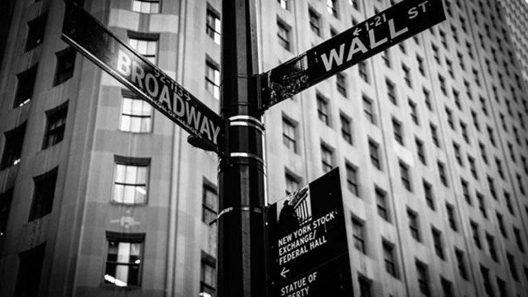 Μικτή εικόνα παρουσιάζει η Wall Street εν αναμονή της Fed