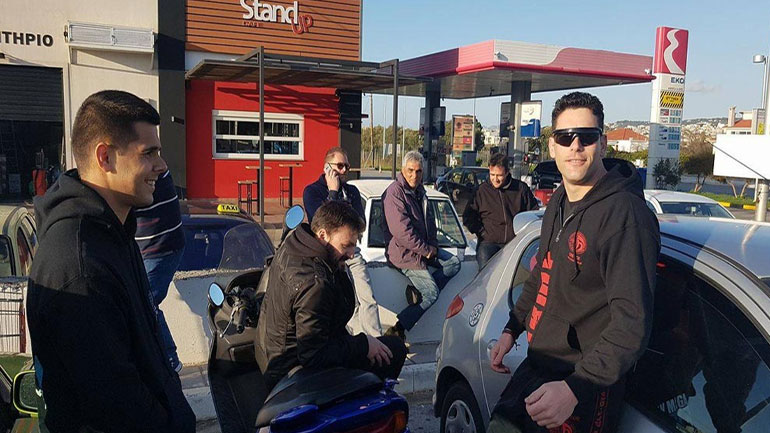 Χανιά: Οι οδηγοί ταξί μαθαίνουν αυτοάμυνα μετά τα τελευταία περιστατικά σε Αθήνα και Καστοριά Χανιά: Οι οδηγοί ταξί μαθαίνουν αυτοάμυνα μετά τα τελευταία περιστατικά σε Αθήνα και Καστοριά