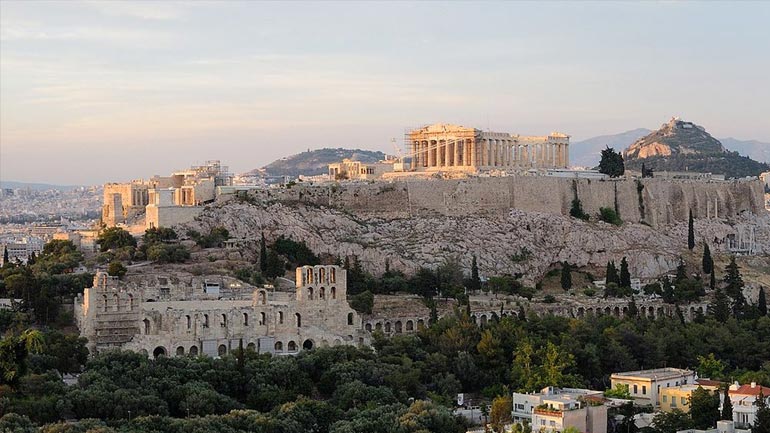 Welt: Ο φόβος του εξτρεμισμού ωθεί εκατ. τουρίστες σε Ισπανία και Ελλάδα