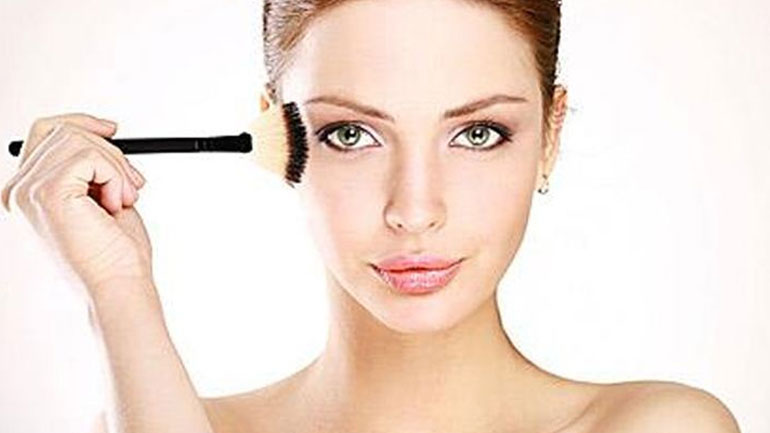 Τι λάθος κάνουμε όλες όταν απλώνουμε το make up μας