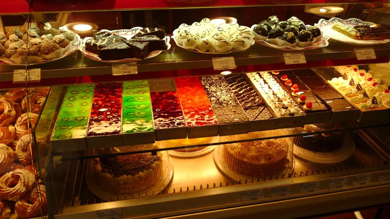 «Τρίτωσαν» οι ληστείες σε ζαχαροπλαστείο στη Θεσσαλονίκη