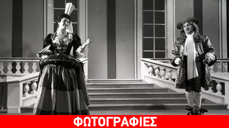 Έκθεση κοστουμιών στις βιτρίνες του ΟΤΕ