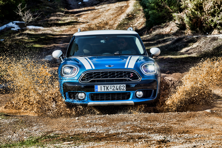 To Countryman δεν πάει μόνο στο δρόμο αλλά και εκτός ιδίως όταν εφοδιάζεται με σύστημα τετρακίνησης ALL4