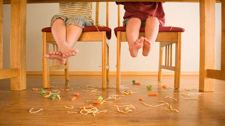 Καταναλώστε «άφοβα» τρόφιμα που πέφτουν στο πάτωμα μέσα σε πέντε δεύτερα ή μισή ώρα!