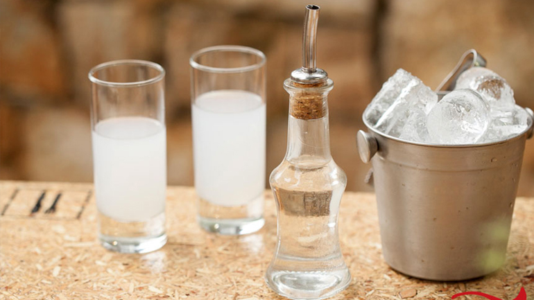 Άρτα: Το τσίπουρο ήταν… λαθραίο