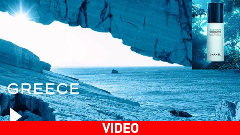 Blue Serum: Η νέα καμπάνια του οίκου Chanel με άρωμα Ελλάδας