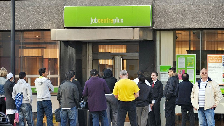 Βρετανία: Στο χαμηλότερο επίπεδο των τελευταίων 40 ετών υποχώρησε η ανεργία