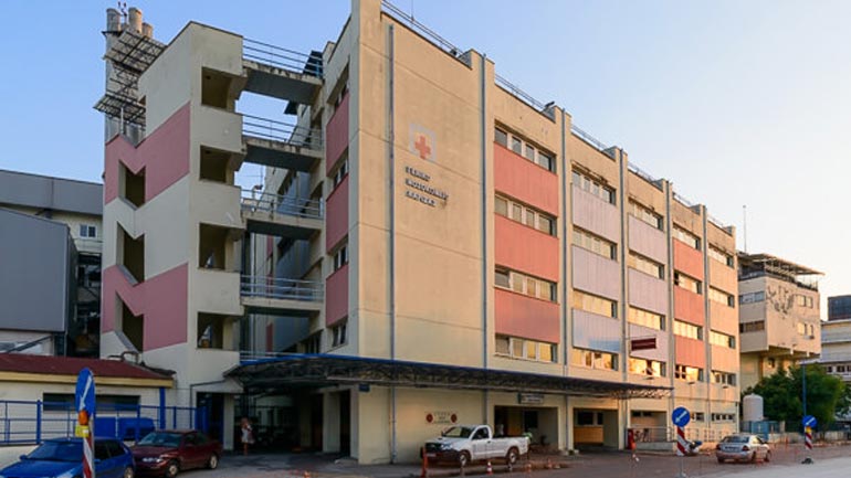 Γ.Ν. Λάρισας: Δεν έγιναν εγχειρήσεις με φακό από κινητά