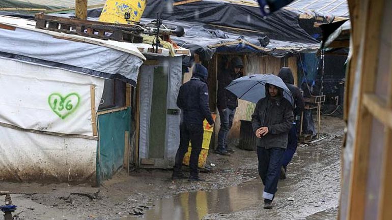 Γαλλία: Μετά το Καλαί, η κυβέρνηση θέλει να διαλύσει και άλλον έναν καταυλισμό προσφύγων