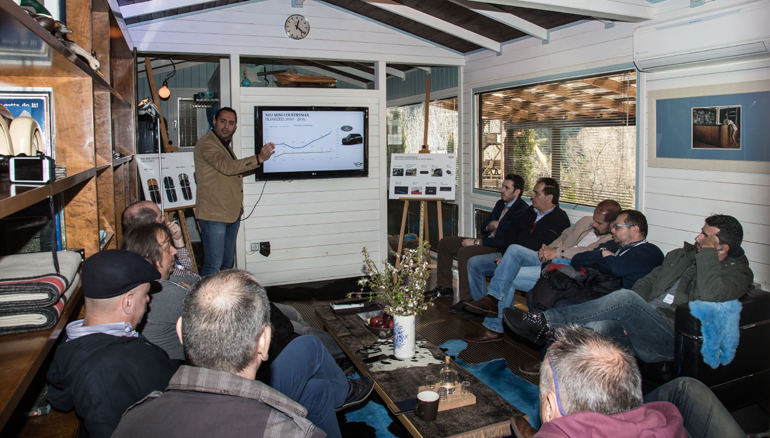 Συνέντευξη Τύπου διαφορετική από αυτές που έχουμε συνηθίσει... Στο ρόλο του... καθηγητή ο product manager Νίκος Καψής...