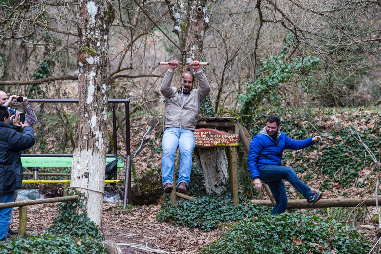 Άλλος παίζει, άλλος... χορεύει και αλλοι απαθανατίζουν τη στιγμή περιμένοντας κάτι να συμβεί!!!!