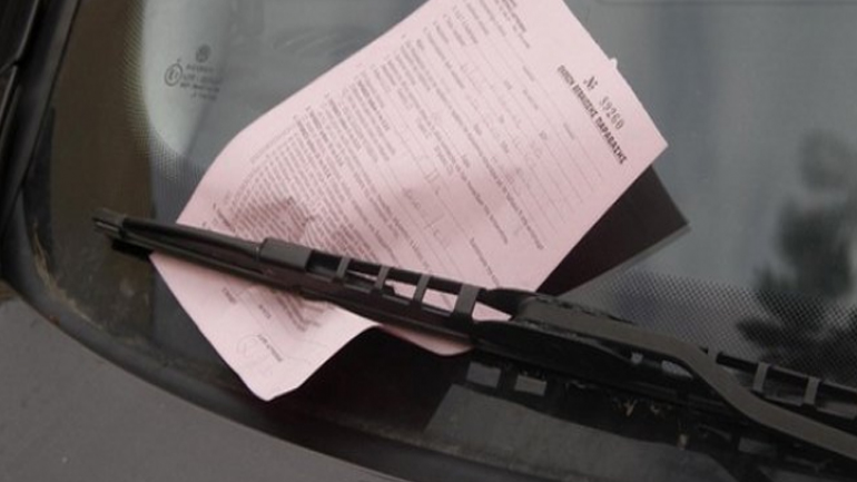 Δήμος Αθηναίων: Επιστρέφει χιλιάδες ευρώ για λάθη σε κλήσεις παράνομης στάθμευσης