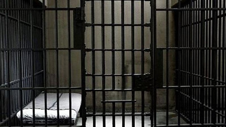 Κύπρος: Στο κελί ανήλικος για επίθεση κατά αστυνομικών με μαχαίρι και σιδερογροθιά