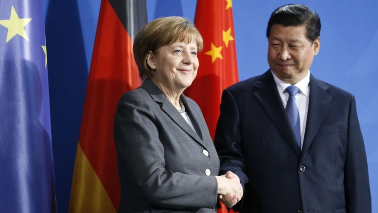 Μέρκελ-Σι Τζινπίνγκ: Συμφώνησαν να εργαστούν για το ελεύθερο εμπόριο