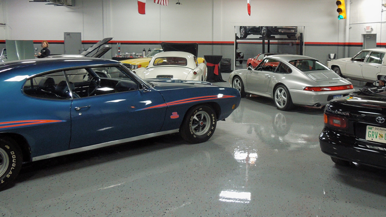 Κληρονόμησε 16 υπέροχα αυτοκίνητα και δεν ξέρει τι να τα κάνει!