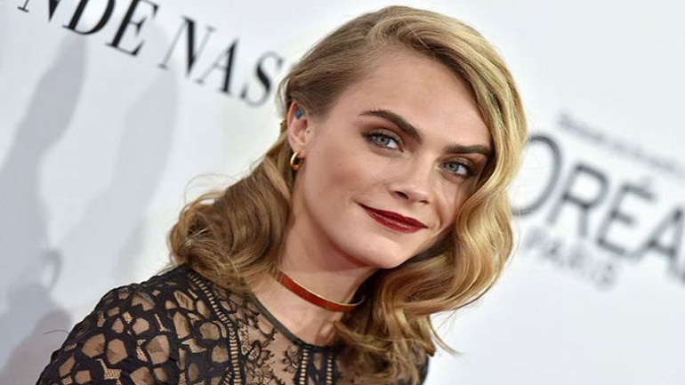 Η Cara Delevingne ετοιμάζει το πρώτο της μυθιστόρημα