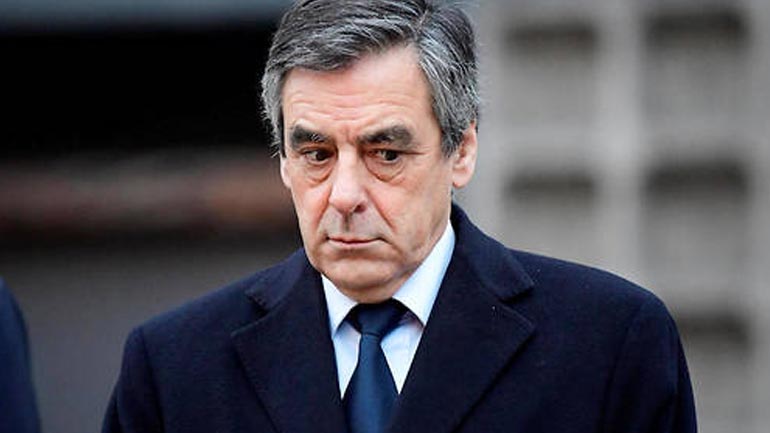 Έρευνα σε βάρος του Φιγιόν και για τα πανάκριβα κοστούμια του