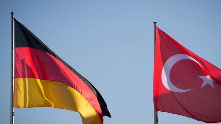 Γερμανία: Η συμφωνία με την Τουρκία για το προσφυγικό είναι σε ισχύ