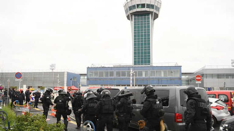 Γαλλία: «Είμαι εδώ για να πεθάνω για τον Αλλάχ», φώναξε ο δράστης του Ορλί