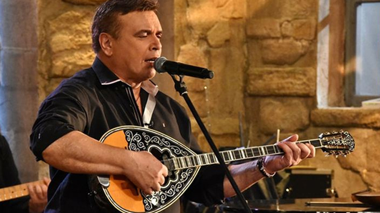 «Στην υγειά μας ρε παιδιά»: Αφιέρωμα στον Μανώλη Λιδάκη