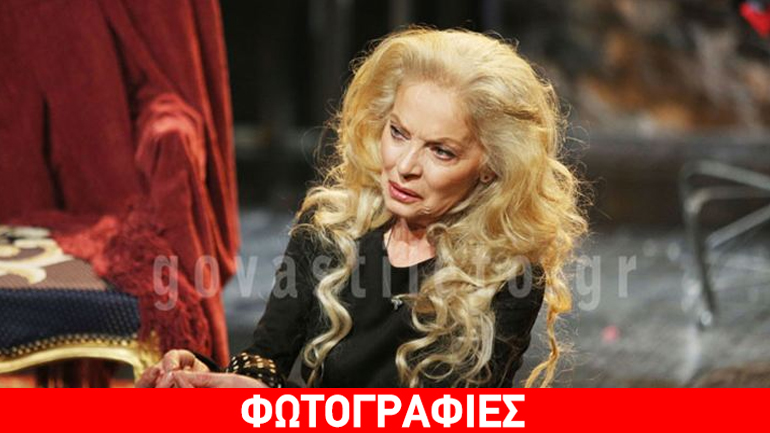 Μαρία Αλιφέρη: Κλέβει τις εντυπώσεις στη σκηνή στα 66 της χρόνια!