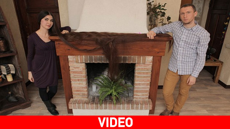 Αυτή είναι η σύγχρονη Ραπουνζέλ – Μακραίνει τα μαλλιά της 20 χρόνια