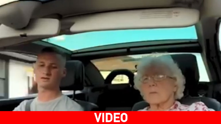 Αυτός είναι σίγουρα ο πιο τρυφερός εγγονός του κόσμου