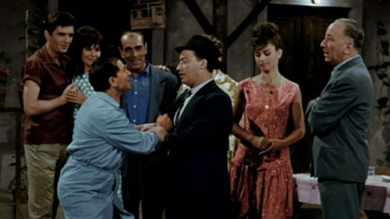 Στο «κόκκινο» η τηλεθέαση για τον έγχρωμο Μπακαλόγατο