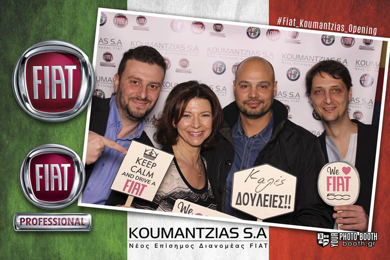 Η διευθύντρια επικοιωνίας Κορίνα Πατέλη με δημοσιογράφους της Θεσσαλονίκης