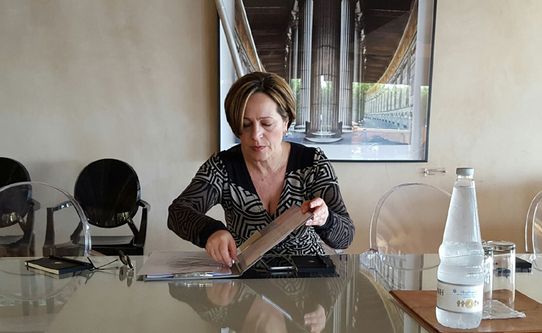 Η Βίκυ Καραδήμου