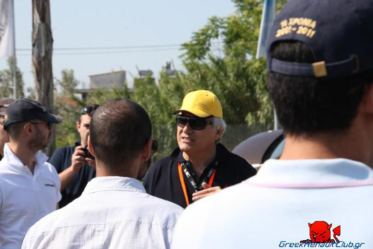 Ένα από τα πιο σημαντικά μέλη του Greek Renault Club είναι ο Αντώνης Μπουκαούρης, γνωστός στους αγώνες αυτοκινήτου και ως... 'Φωνακλάς'!