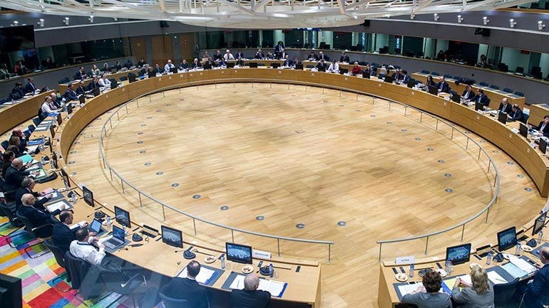 Θεσμοί και κυβέρνηση ψάχνουν σύγκλιση στο Eurogroup