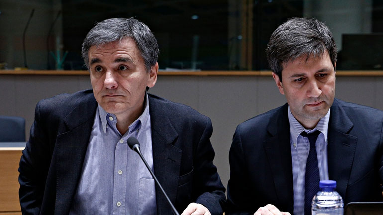 Σε εξέλιξη συνάντηση των επικεφαλής των θεσμών με Τσακαλώτο και Χουλιαράκη