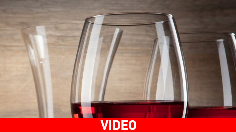 Το ιδιαίτερο ποτήρι που θα τρελάνει όσους λατρεύουν το κρασί