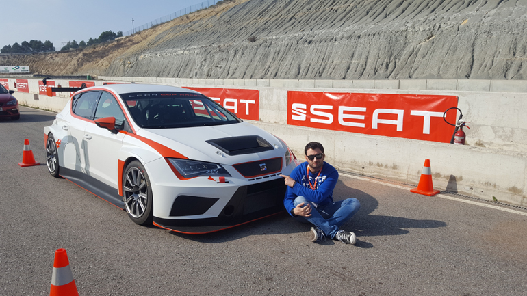 Σπάνια συναντιέσαι και ιδίως τόσο κοντά με τόσο... καθαρόαιμα αγωνιστικά αυτοκίνητα