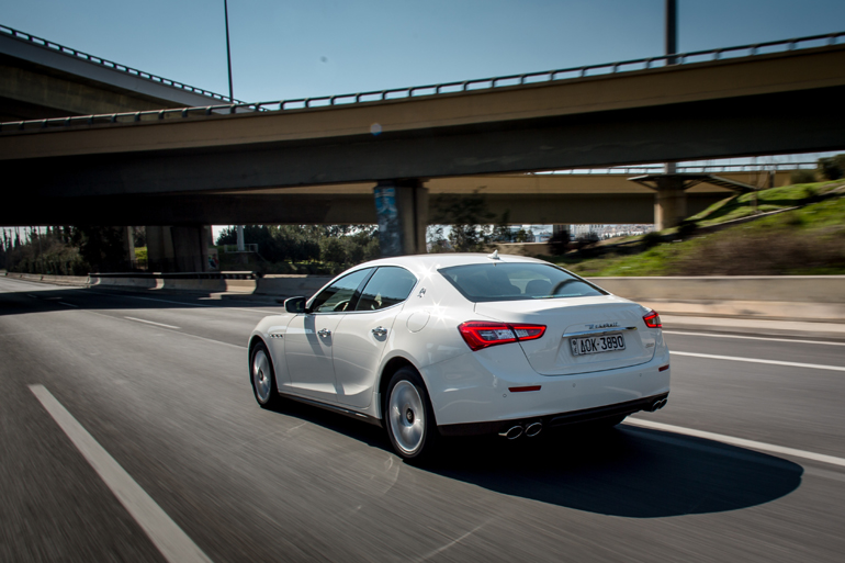 Sexy καμπύλες όπως αρμόζει σε μία... ιταλίδα!