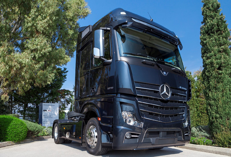 Το επετειακό Actros μπορείτε να το δείτε από κοντά στις εγκαταστάσεις της Mercedes Benz Ελλάς στην Κηφισιά