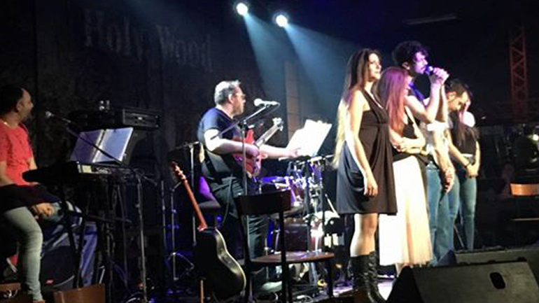 «Η μουσική είναι μία» στο HolyWood Stage