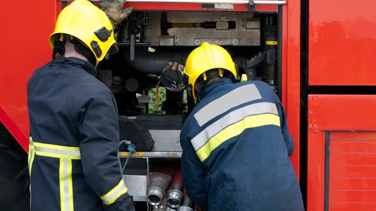 Yπό έλεγχο η πυρκαγιά στον προαύλιο χώρο εργοστασίου στα Οινόφυτα