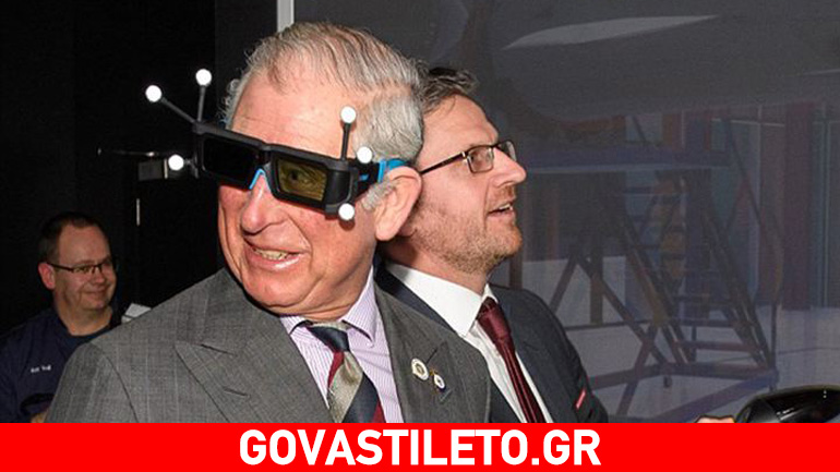 Ο πρίγκιπας Κάρολος δοκίμασε την εικονική πραγματικότητα – Viral οι φωτογραφίες του