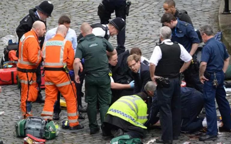 Ο βουλευτής Tobias Ellwood προσπάθησε να σώσει τον αστυνομικό