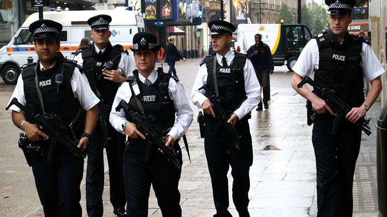 Συνελήφθησαν οχτώ ύποπτοι για τρομοκρατικές ενέργειες μετά την επίθεση στο Λονδίνο