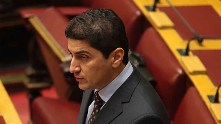 Αυγενάκης: «Η κυβέρνηση κοιτάζει αριστερά και… προσπαθεί να πράξει δεξιά»