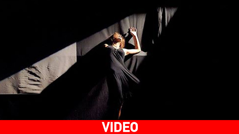 Τελευταία παράσταση για τον θεατρικό μονόλογο «Γιατί μαμά;» στον Χώρο Τέχνης 14η Μέρα