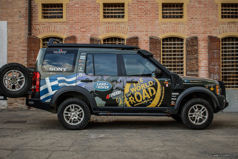 Η ελληνική σημαία ταξίδεψε σε όλο τον κόσμο...