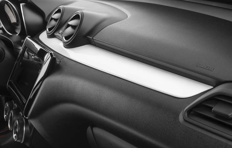 Διχρωμία στην εμπρός κονσόλα σε συνδυασμό με νέα σχεδιαστική γραμμή...