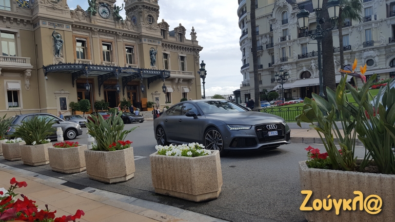 Audi RS 7 σε χρώμα ανθρακί ματ...