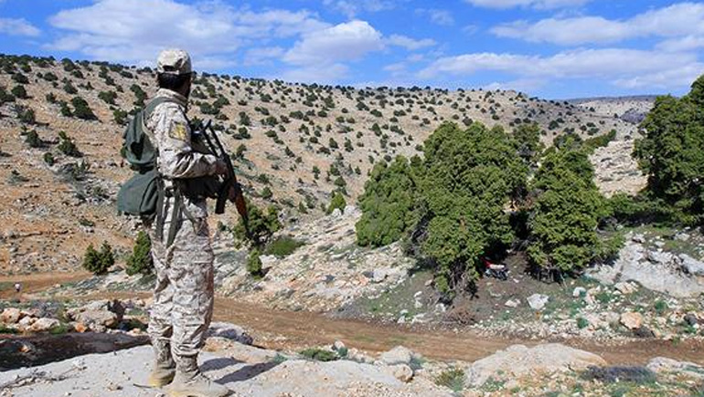 Μαχητής Χεσμπολά στο Khashaat της περιοχής Qalamoun όπου έχουν προωθηθεί (photo by REUTERS)