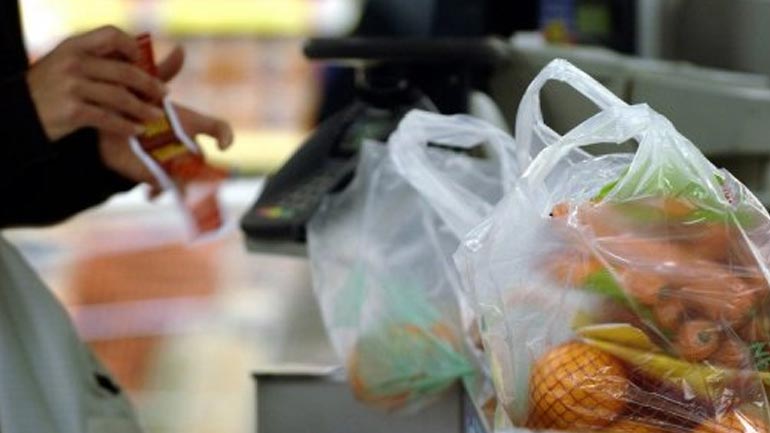 Η Τυνησία απαγορεύει τις πλαστικές σακούλες μιας χρήσης στα σούπερ μάρκετ